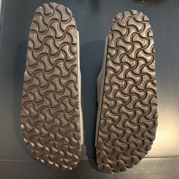Birkenstock Arizona Birko-Flor. 39 = 8/8.5 size - Picture 4 of 5